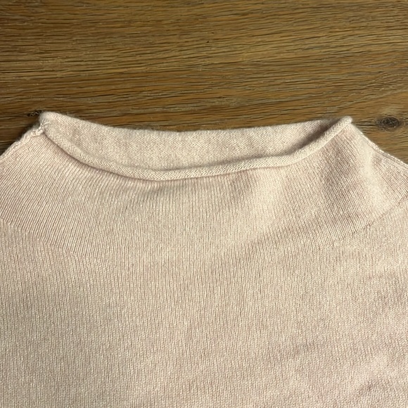 Athleta cashmere sweater dusty rose color - Picture 4 of 5